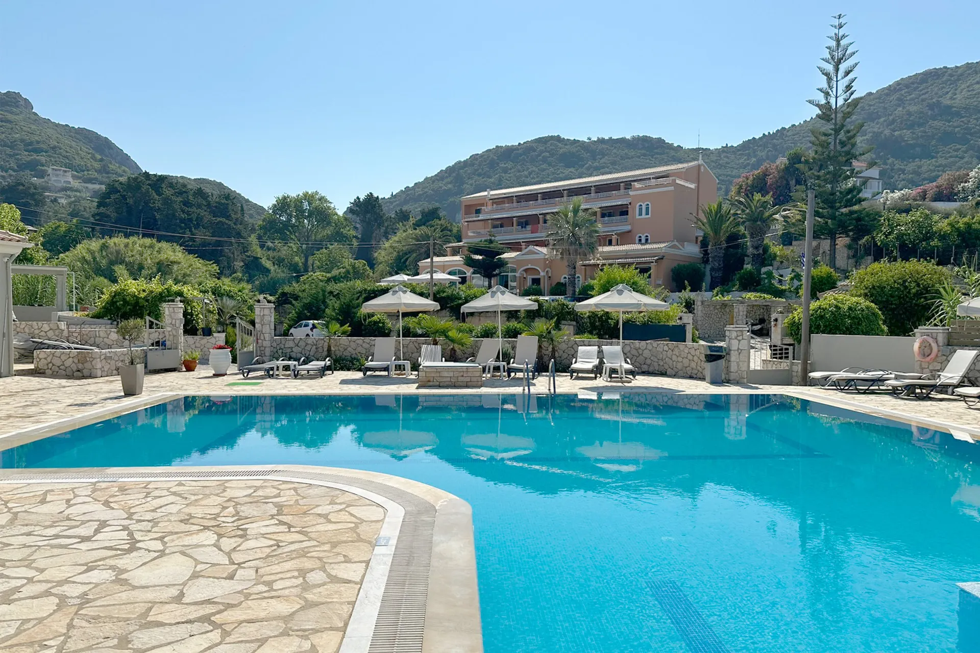 Hotel Paramonas