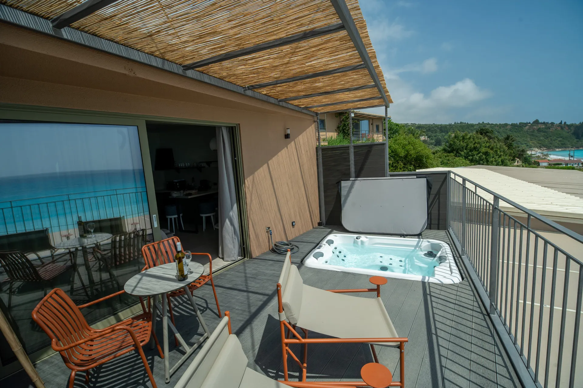 Lorraine's Boutique Suites - Studio Meerblick mit Whirlpool