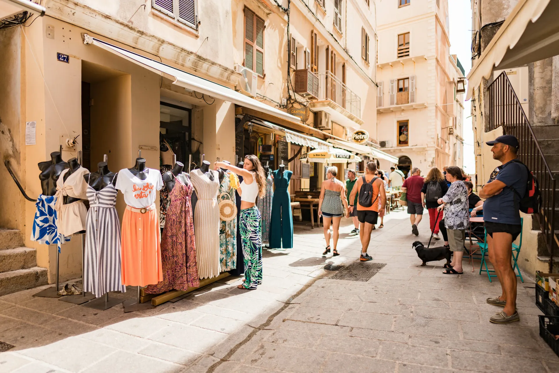 Shoppingmeile in Bonifacios Altstadt