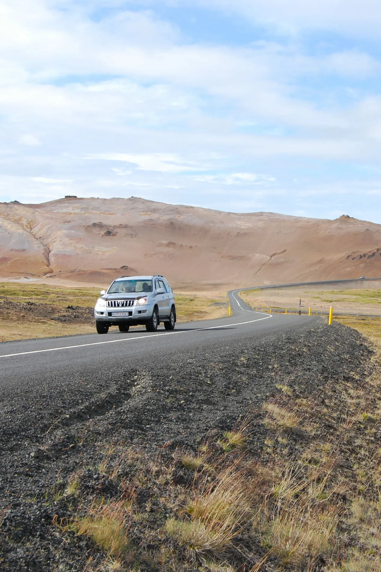 Auto auf Islands Straßen