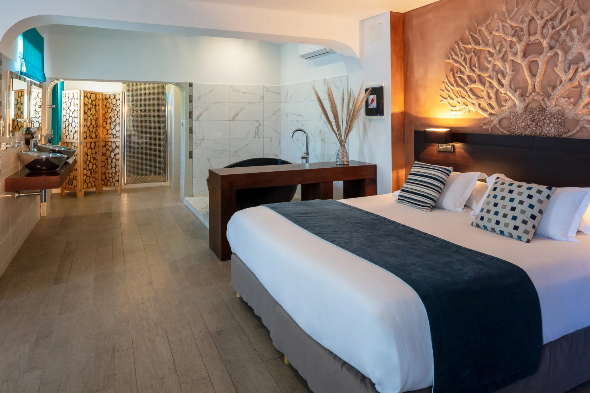 Hotel Le Ruesco - Suite Corail Meerblick