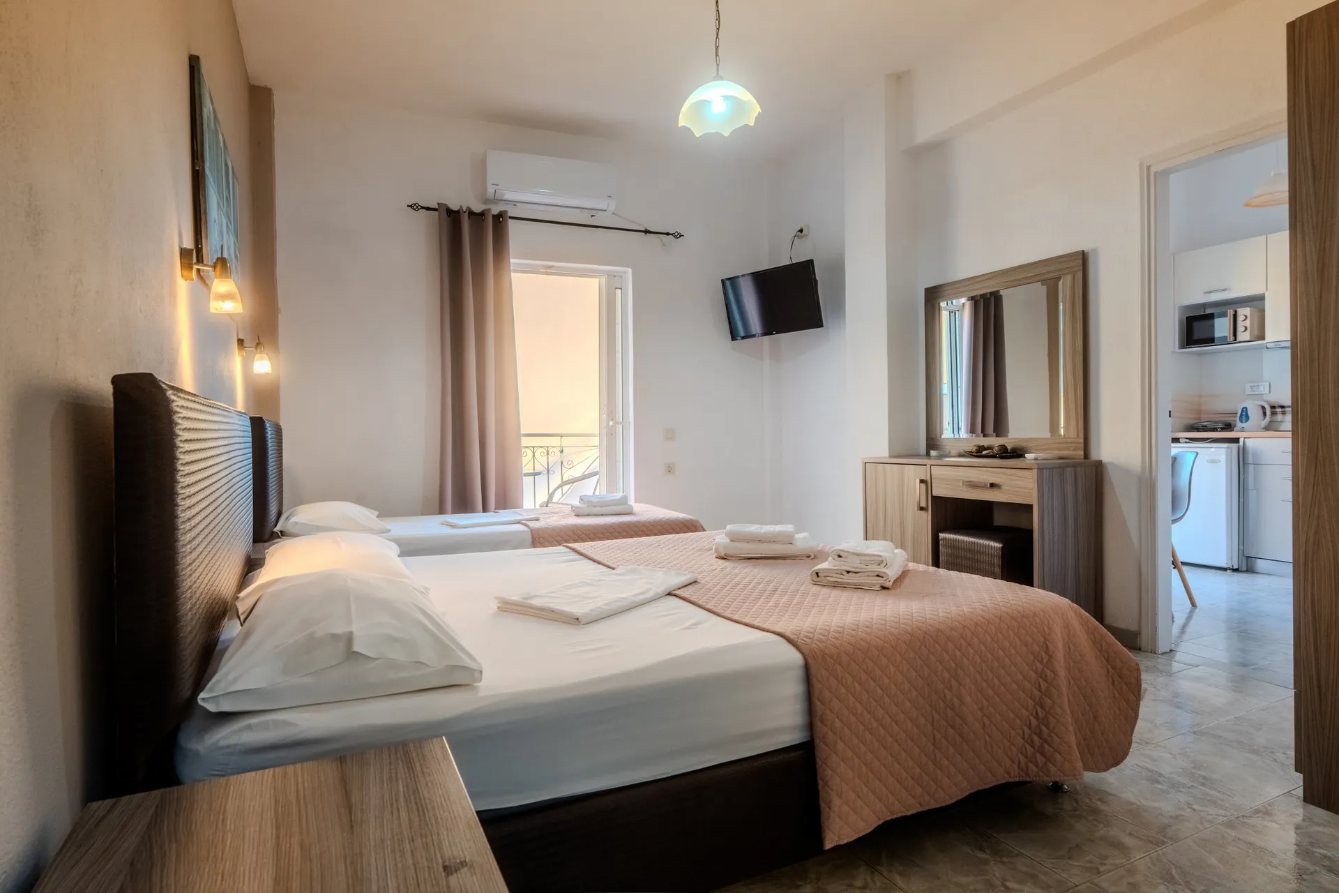 Rizos Bay - Dreibettzimmer