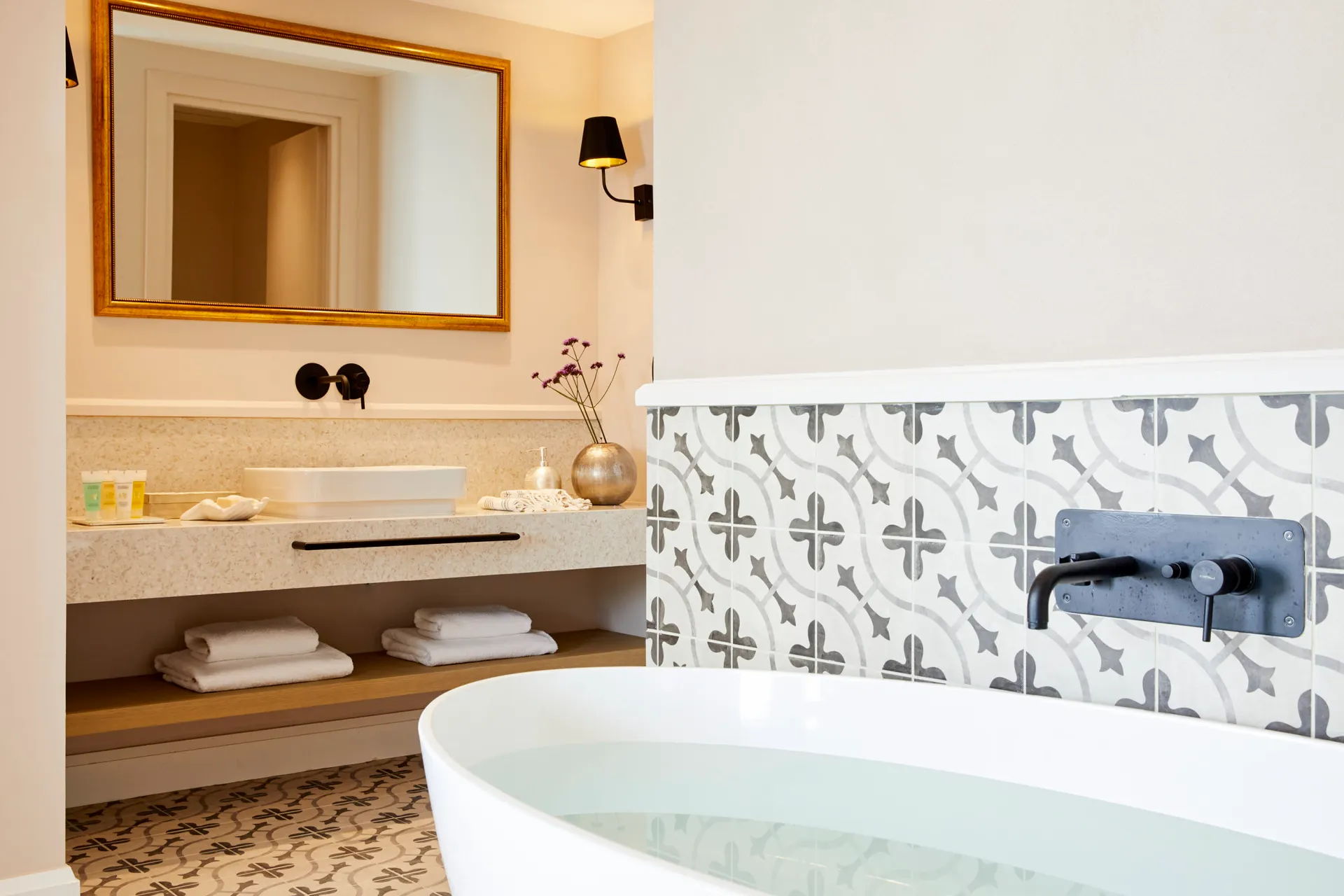 Hotel MarBella Nido - Deluxe Suite Whirlpool Meerblick