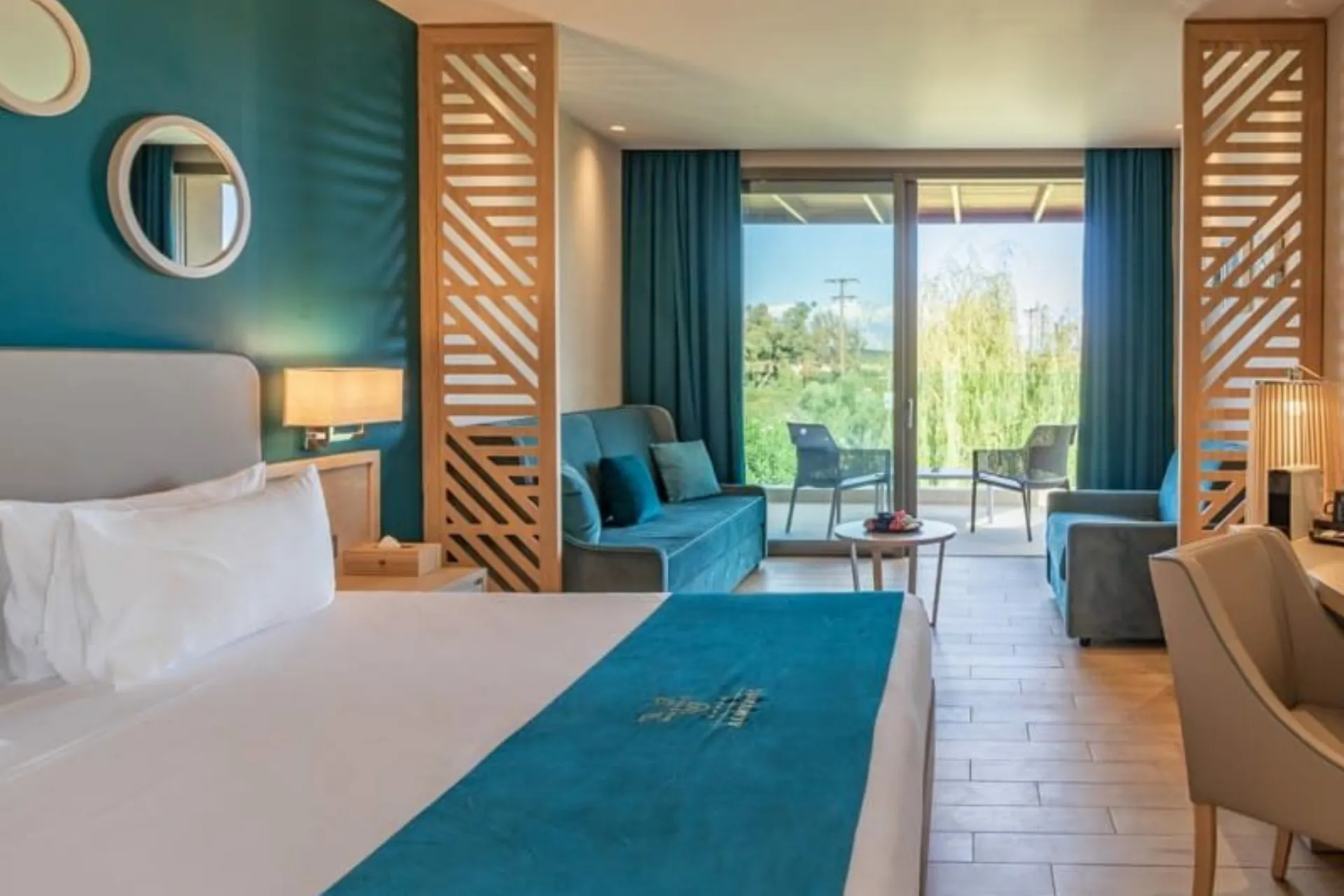 Almyros Beach Resort & Spa - Junior Suite