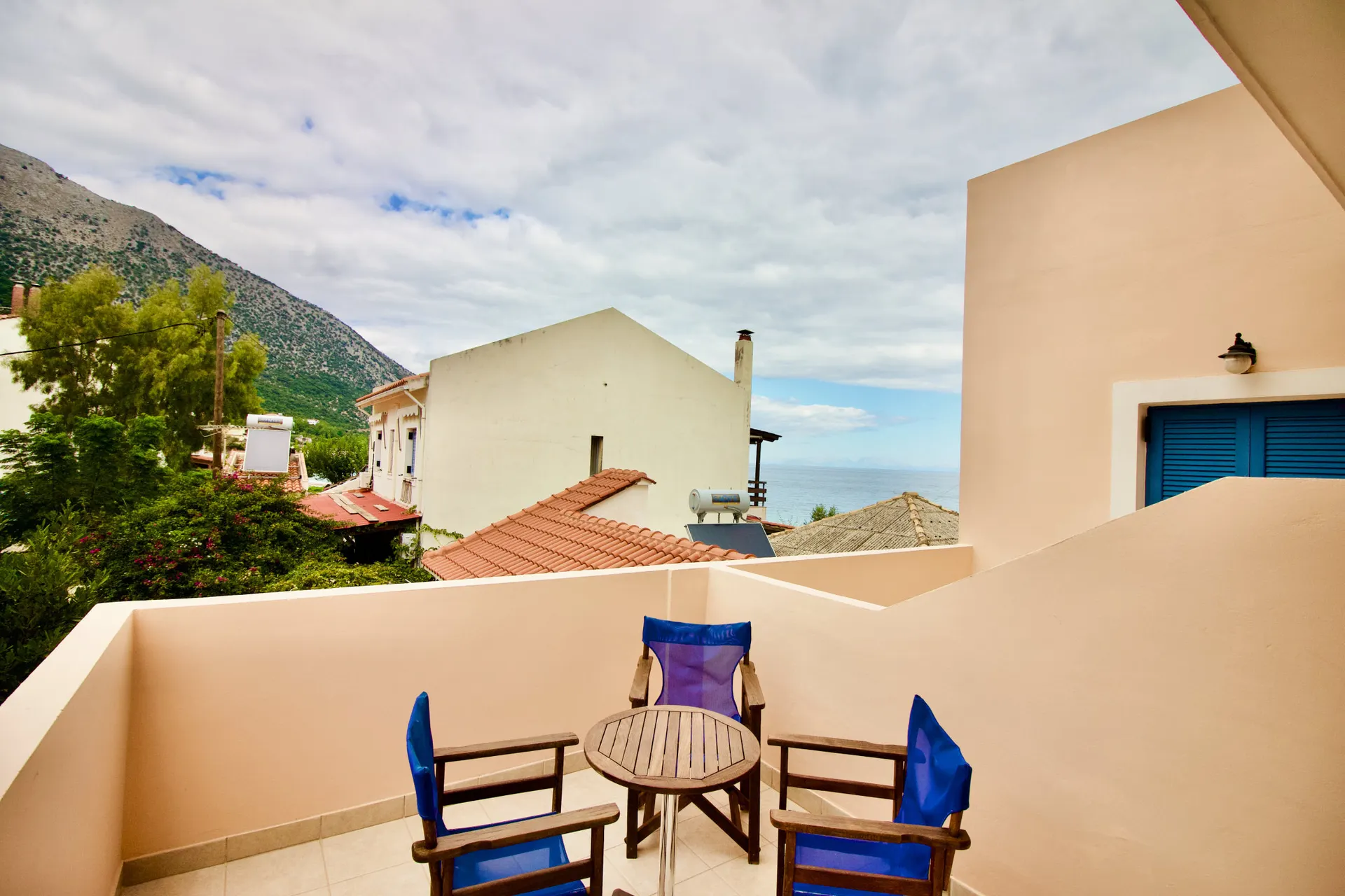 Kalypso Hotel - Dreibettzimmer Bergblick