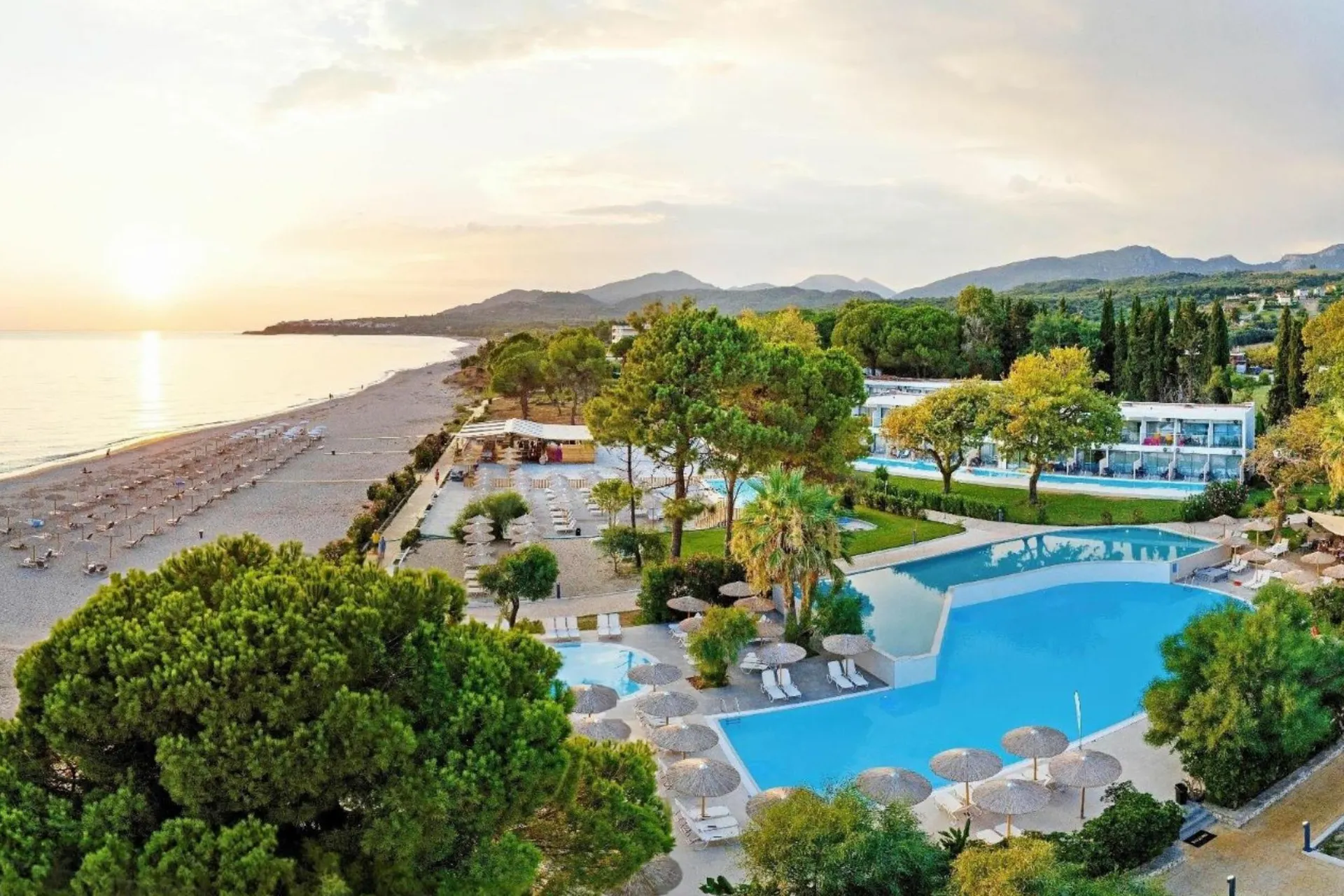 Ninos Grand Beach Hotel & Resort